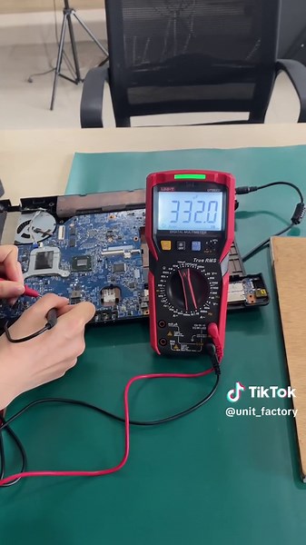Measuring AC and DC Voltage with a Multimeter
