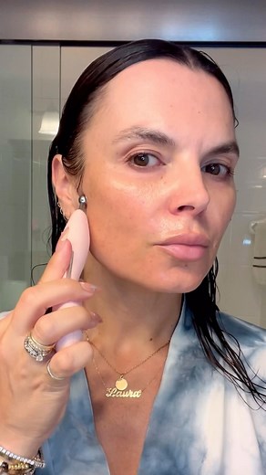 SKIN GYM on Instagram: "Before and After results of the Microcurrent Wand + Conductive Gel朗! This tool uses low-level electrical currents to stimulate facial muscles to help tone, lift, de-puff and rejuvenate the skin. Are you ready to try this facial workout at home? 彩⚡️ Skincare device microcurrent facial skincare tool #skingym #skincaretools #microcurrentfacial #microcurrentfacelift #skincaretool"