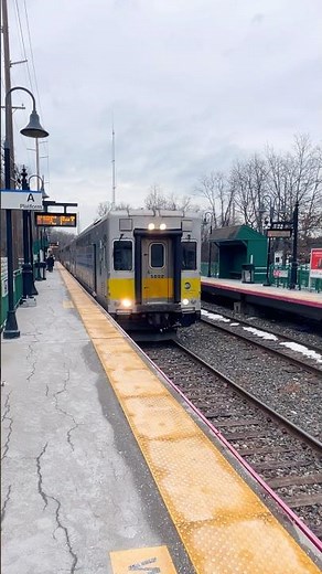 LIRR C3 announcements play as train 557 arrives at Sea Cliff. #lirr #train