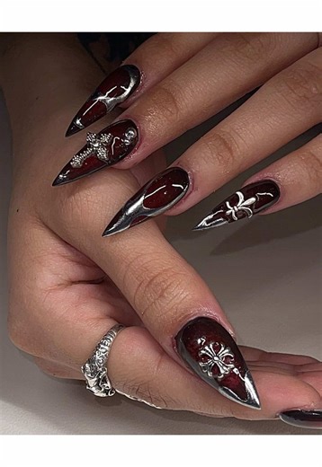 As a fellow goth myself, I love seeing a goth queen come in for a well deserved treat🖤💅🏾 This set is both sexy, dark and intriguing. Perfect for a gothic valentines! Honestly… these had me questioning if I need to redo my own nails immediately 😮‍💨✨ As a reminder, I have limited availability up until the 8th of February, so dm or text (986) 274-7240 now to secure your appointment in time for Valentine’s! #gothnails #gothvalentinesnails #nampanailtech