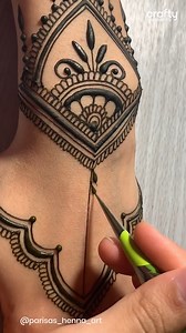 This has to be one of the most beautiful forms of art 😍 #henna #beautiful #bodyart The artist: tiktok.com/@parisas_henna_a | Crafty