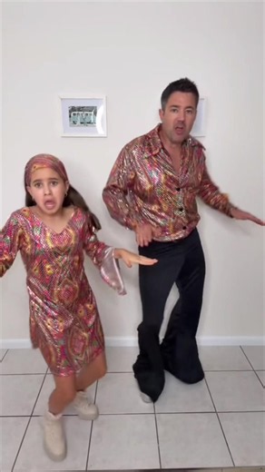 😳 I almost sprained my ankle and we learned a little português. Highly requested for a song from 🇧🇷. So we had to try the