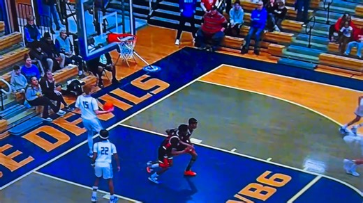 Inbound play executed to perfection with a cutting Malal Sy going up strong for two! Blue Devils go on 13–0 run last 3 minutes. Sophomore/JV: Quincy 59 | UT🏀 40 | Final | UTHS PANTHERS BASKETBALL