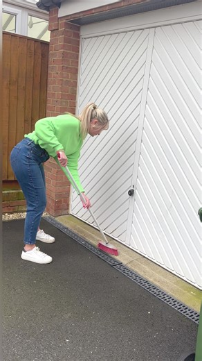 Spring Cleaning Challenge – Day 2 ✨🚪 Today we’re taking it outside! Give your front door or garage door a really good clean and sparkle 🧼 It’s one of those jobs we often overlook, but it makes such a difference… because first impressions really do count! A quick scrub, wipe down the handles, and freshen up the surrounding area – you’ll be amazed at the transformation 🤍 ✔️ Day 2 complete… your home is already looking fresher! #day2 #springchallenge #queenofclean