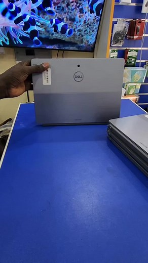 Dell Latitude 7210 2-en-1 : Performance et Flexibilité