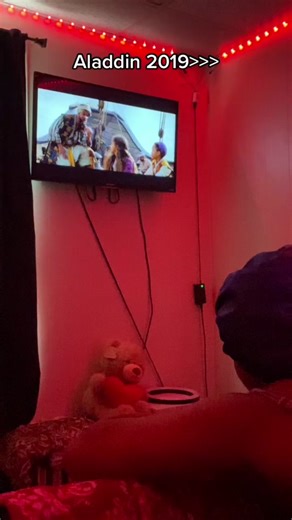 Which one yall like better ?🫢 #foryoupage #fyp #foryou #relatable #aladdin2019 #bbygurldes