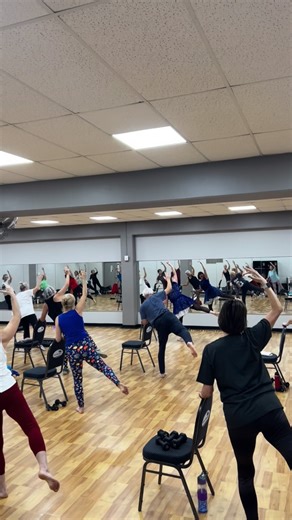 Broadview Heights Parks & Rec on Instagram: "A packed holiday Cardio Barre class with @fresh_energy_fitness at the BH Rec !! ❄️"