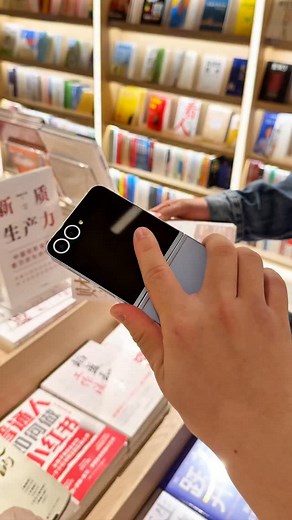 23K views · 18K reactions | Samsung Flip6 High-speed flash shooting display | Trendy Tech Review | Facebook