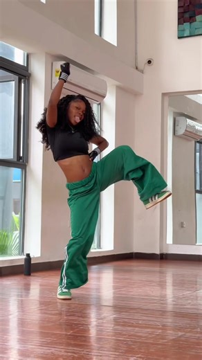 hair got me feeling like beyonce so much, I had to hit this routine after my workout💇🏾‍♀️🏋🏾‍♀️💃🏾 dc: @Kai Jmarii #liyadances