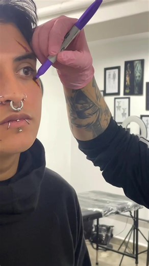 Tatuajes Faciales para Hombres: Diseños y Tendencias