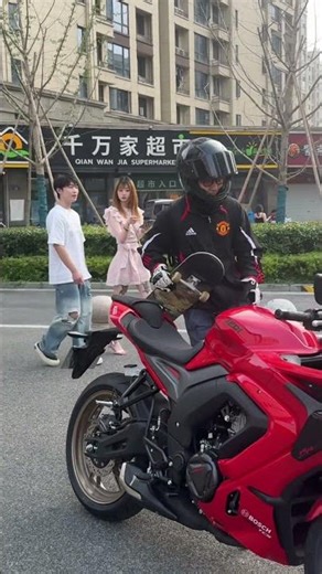 Hey guys, what are you doing? Don't take my Labubu! 😎 #motorcycle #skateboard #love #moto #skate