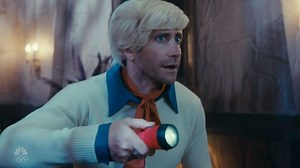 Jake Gyllenhaal Channels Fred From ‘Scooby Doo’ In Gross-Out Commercial For Apple Face ID Featuring  Sabrina Carpenter