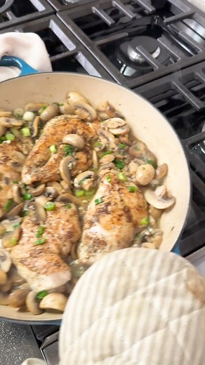This easy skillet mushroom chicken recipe is your ticket to a tasty weeknight meal in about 20 minutes | The Mediterranean Dish