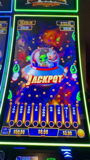 Alien Slots in Downtown Chaos 👽🔊