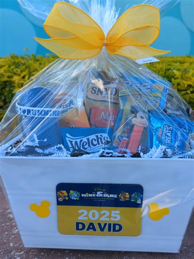 New Year, new goals! 🏃‍♀️✨ Celebrate Walt Disney World Marathon Weekend with our runDisney-themed Gift Basket for marathon runners. Includes a personalized runner’s bib magnet, cooling towel, and motivational bracelet. The perfect gift for runDisney participants in 2026! #runDisney #WDWMarathon #DisneyRunners #DisneyGiftBasket #WaltDisneyWorld