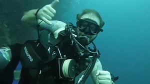 130 reactions | Footage of our instructor Kelly conducting PADI...