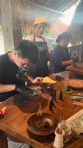 At Ubud Incense Class Experience, each incense stick is not merely handcrafted it is infused with a spiritual touch. Guests are guided to connect with inner awareness, mindfulness, and positive energy, and gently transfer that essence into every roll of incense they create. This is more than a class, it is a calm and meaningful journey of presence, intention, and harmony. Join us and experience the spiritual essence behind every incense stick. #UbudIncenseClass #SpiritualExperience #MindfulLivin