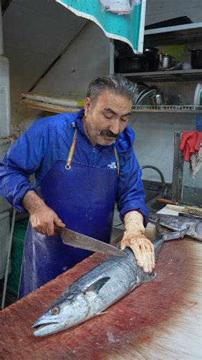 Easy Tips for Cutting Big Fish in the Fish Market