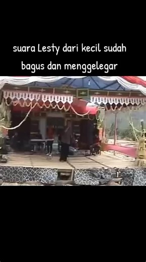 Lesty Idolaku: Suara Menggelegar Sejak Kecil