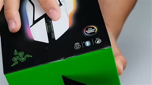 雷蛇无线鼠标京东自营旗舰店正品，轻盈操控不累手，办公游戏都顺畅，长时间使用依然舒适，性价比之选！