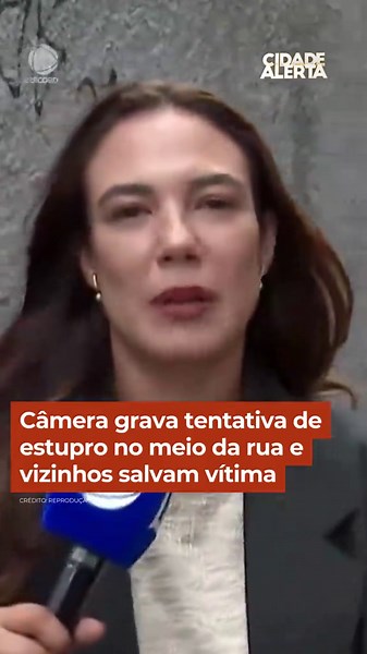 Uma estudante viveu momentos de pânico ao ser atacada por um homem enquanto voltava do colégio na noite da última terça (10). O agressor, identificado como Márcio, de 26 anos, tentou arrastá-la para uma viela escura, mas a reação corajosa da vítima e a intervenção rápida dos vizinhos, que correram ao ouvir os gritos, impediram o pior. O suspeito, que já tem passagens por violência doméstica, foi preso pela Polícia Militar após tentar fugir. Acompanhe os detalhes dessa mobilização que salvou a jo