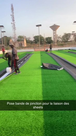 Pose de gazon synthétique pour terrains de mini-foot