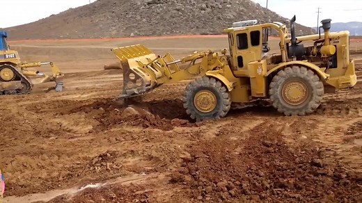 1960s Antique Caterpillar 988 Wheel Loader in Action