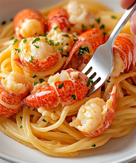 Buttery Lobster Linguine 🧈 🦞 Creamy, dreamy, and packed with seafood lover energy! 📝 Ingredients : 8 oz linguine 1½ cups lobster meat (claw tail), whole or chunky 3 tbsp unsalted butter | Tasty Home Recipes