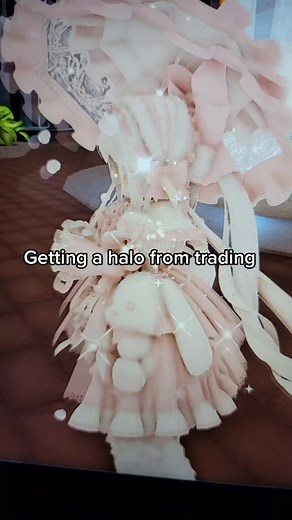 Obtaining Halos in Royale High Roblox