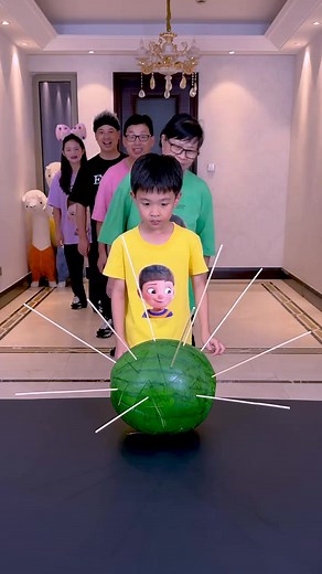 The watermelon eating challenge is so exciting. Let's quickly ask family and friends to play it! #funny #fbreelsfyp #viralreels #fbreelsfypシ゚viralシ #reelschallenge #fb #viralreels #changshaffm #changshafamilyfunmedia #am549 #changsha #family #familytime #Funny #PartyGameChallenge #DoYouChallenge#oman #uae #dubai #usa #newyork #uk #spain #europe #Egypt #world #africa #asia #japan #korean #usareels | Changsha Family Fun Media
