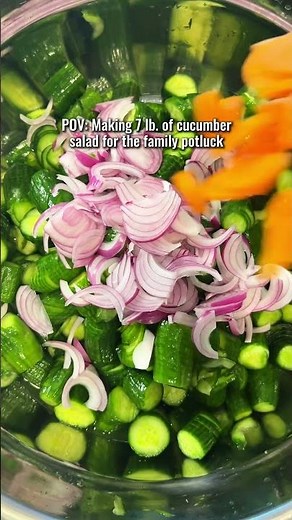 This Asian Cucumber Salad is perfect for summer!🥒✨ #cucumber #cucumbersalad #saladrecipe