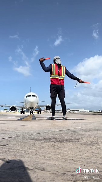 Airport Aircraft Marshalling Duties and Responsibilities