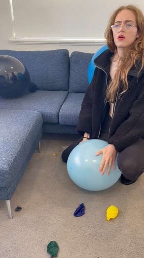 Alexa Looner 🎈✨ on Instagram: "some fun with balloons for you 😈💜🎈💥 #balloons #looner #loonergirl #loonerwife #balloonpop #balloon #loonerlife"