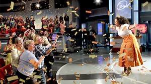 Oprah Surprises Her Ultimate Viewers with a Trip to Australia - Video