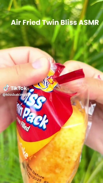 Exploring Twin Bliss: Delightful Baking Sounds