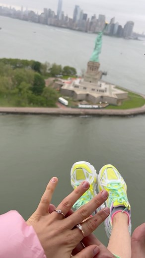 Facu Miguelena | Prometo dar hasta lo que no tengo por verte sonreír toda mi vida ❤️ she said YES  @julieta_puente #shesaidyes #newyork #proposal #flying | Instagram