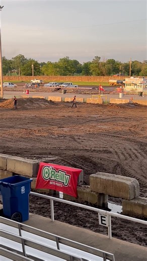 The track crew is finalizing the track right now. As you can see there is no flooding. See you tomorrow night, or Saturday! Show Info - https://mapmotorsports.com/ Tickets - https://www.stubwire.com/t/quxr3gqgzb O'Reilly Auto Parts Outlaw Nationals! | MAP Motorsports