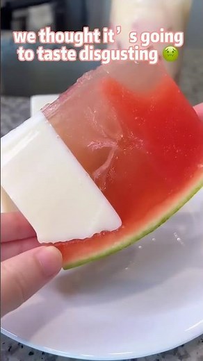 It's watermelon timer~ Have you ever seen any watermelon jello more beautiful than mine? 😏🍉