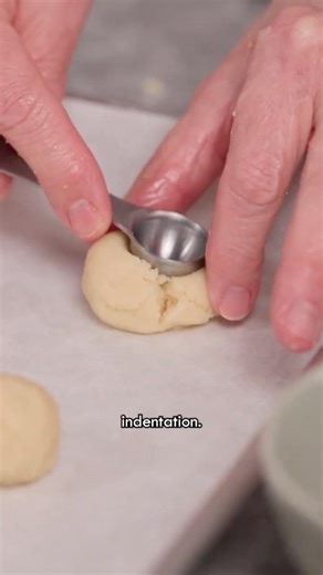 The teaspoon trick for perfect thumbprint cookies 🍪 #baking #cookies #hack