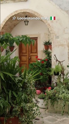 🇮🇹 Locorotondo, Italy – Village Walk