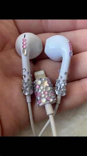 Blinged Out Headphones: DIY Rhinestone Guide