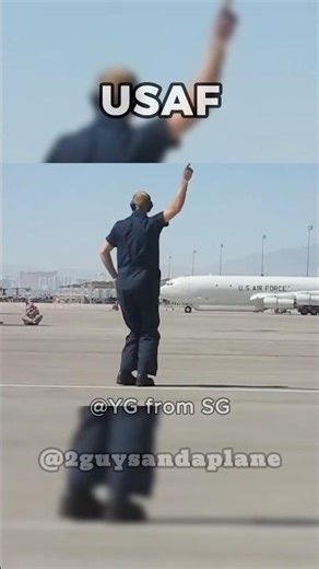 The Best Marshallers 🎶 🎵 #funny #cool #avgeek #marshaller #music #dancing #aircraft #aviation