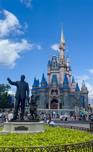 Black Friday might be one day… but these Disney deals? They’re still going strong. Here are promos you can lock in right now to save big on 2025–2027 Disney adventures—without the stress shopping vibe. From Disneyland hotel savings to low-deposit Disney cruises, to holiday steals and spring specials at Walt Disney World… now’s the moment to grab the magic before it’s gone. Planning help makes it even easier—just fill out the form in our bio and we’ll handle it from there. ✨ #disneydeals #blackfr