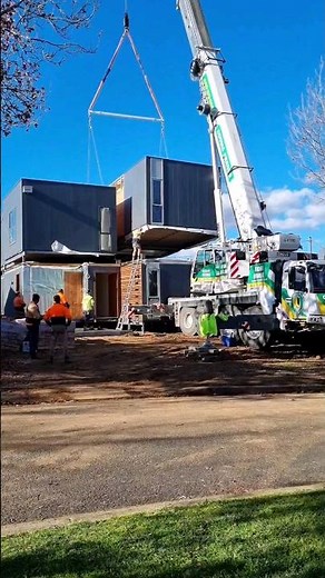 Two-storey Modular Home Installation - Anchor Homes 🏠 #modularhome #prefabricatedhouse #prefabhome