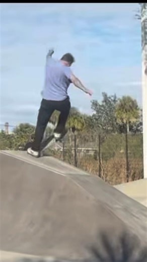 #bammargera #miniramp #skateboarding #kickflip180 #miniramptricks #frontsideflip #vivalabam #cky