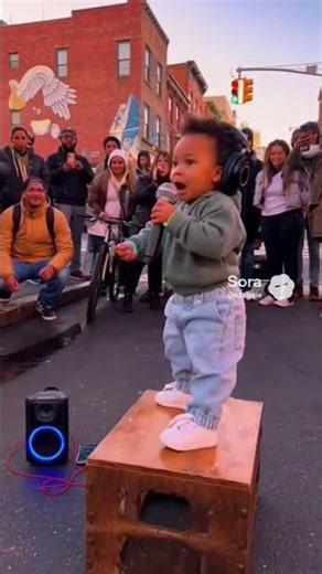 Toddler freestyle raps to a crowd. He SNAPS. #freestylerap #toddler #kidsrap #freestylemusic