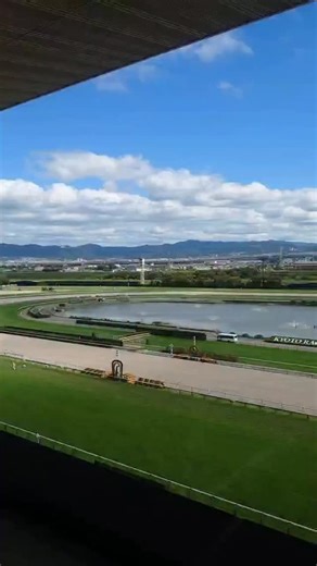 KBS京都【公式】 on Instagram: "【📣秋空駆ける🏇にドキっ！】 月曜日ですが❣️ #うまＤＯＫＩ 3時から生放送⚡️ ほのかさんと一緒に#京都競馬場 からお届けします🎶 3日間連続開催最終日、どうぞお楽しみに🤗 ＊＊＊＊＊＊＊＊＊＊＊＊＊＊＊＊＊＊＊＊ 🐴KBS京都テレビ『うまＤＯＫＩ』🐴 ⏰土曜午後3時から放送 🌟レースはすべてLiveでお届けします❗️ 司会：ほのか 相埜裕樹 解説：牟田雅直 西村敬 ＊＊＊＊＊＊＊＊＊＊＊＊＊＊＊ #ほのか#競馬デート #うまＤＯＫＩ #相埜裕樹#アナウンサー #ほのか#牟田雅直#西村敬 #競馬展望#競馬中継#競馬#kbsテレビ#KBS京都#競馬女子 #三重テレビ #奈良テレビ #サンテレビ #TSCテレビせとうち #TVQ九州放送 でもオンエア"