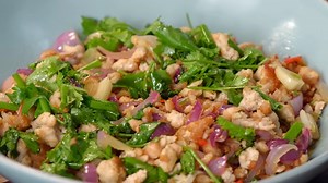61K views · 1.8K reactions | Chicken larb isn't just a colorful dish worthy of Instagram, it's also a really healthy one that will give you your much needed proteins and minerals! Check the recipe in the comments  | FEATR | Facebook