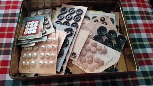 About 330 Vintage and Antique Buttons in an Old Cookie Tin, Europe Belgium 1900's and Second Half 20th Century - Etsy