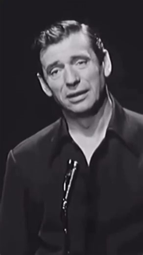 Alma Antiga | “Les Feuilles mortes” – Yves Montand 🍂 Uma das canções francesas mais icônicas de todos os tempos. Música: Joseph Kosma Letra: Jacques... | Instagram